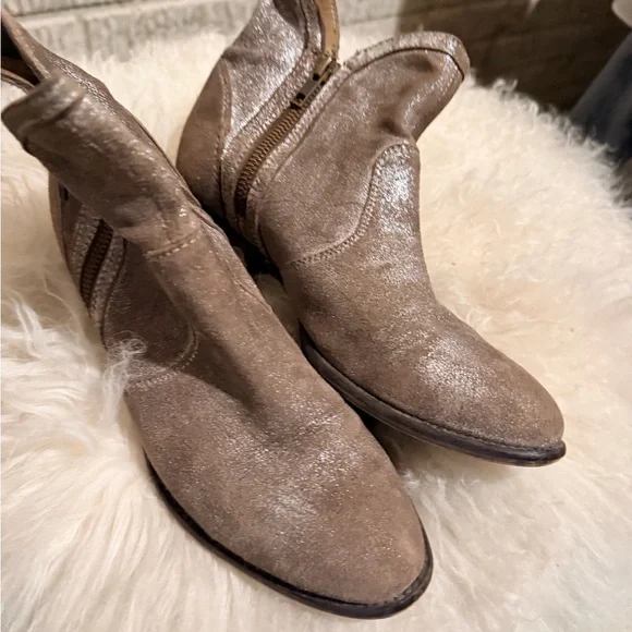 Seychelles Score Rockabilly Distressed Metallic Gray Leather Ankle Boots - Picture 12 of 13